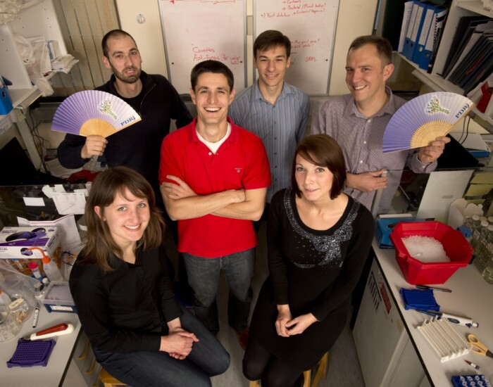 The group with gifts from Dr Kon and Dr Kurisu (Osaka University)